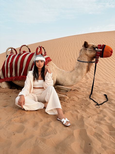 #desert #dubai #ootd #grwm #outfitinspiration #outfit #uae #excursion Cute Desert Outfits, Dessert Outfit Women Dubai, Desert Pics Ideas, Petra Outfits Jordan, Desert Safari Outfit Dubai Women, Egypt Poses, Marocco Outfits, Marrakech Morocco Outfit, Desert Outfits Women