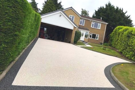 How Much Does a Resin Driveway Cost? | Price Guide 2024 Daltex Resin Driveway, Resin Driveway Colours, Resin Driveway Ideas Uk, Driveway Ideas Uk, Resin Driveway Ideas, Driveway Uk, Driveway Ideas Cheap, Resin Gravel, Entrance Landscaping