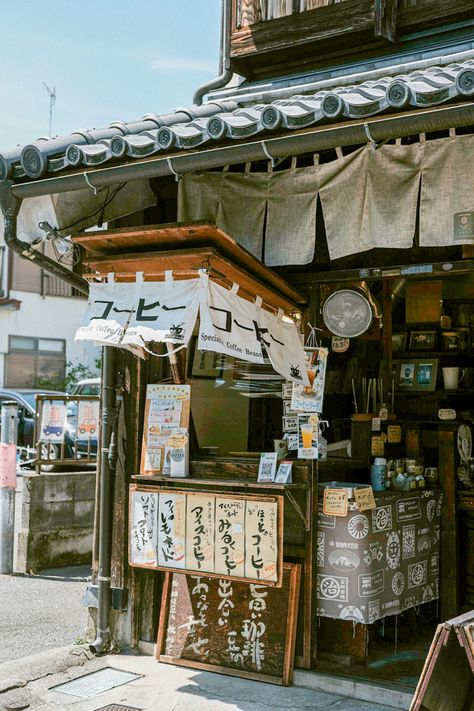 Coffee bean store in a traditional style japanese building. Koedo, kawagoe Japan. Taken with Fujifilm Xpro-2 edited Lightroom Japan Coffee Shop, Kawagoe Japan, Coffee Shop Japan, Japanese Stores, Japanese Coffee Shop, Traditional Japanese Food, Art Of Coffee, Japanese Food Traditional, Coffee Stand