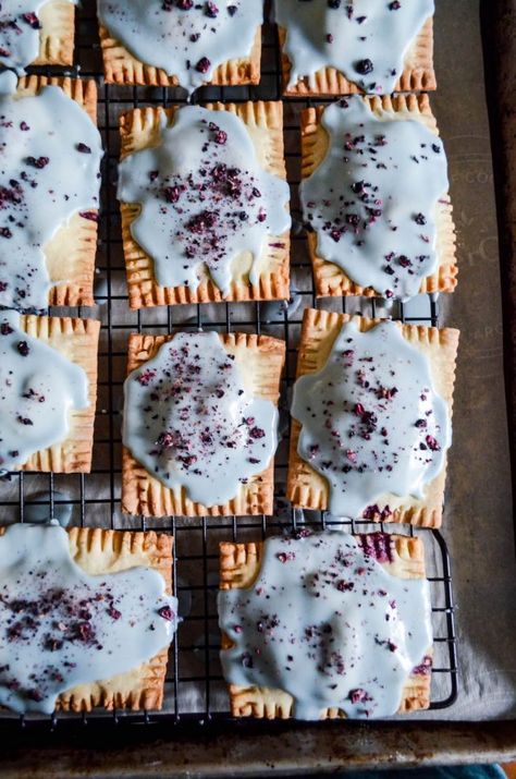 Blueberry Pop Tarts, Pop Tarts Recipe, Poptart Recipe, Tarts Recipe, Pastel Cupcakes, Pop Tart, Baking Project, Just Desserts, The Oven