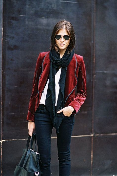 Red Velvet Blazer, Red Velvet Jacket, Gala Gonzalez, Vanessa Jackman, Looks Jeans, Emmanuelle Alt, Bohol, Love Jeans, Winter Stil