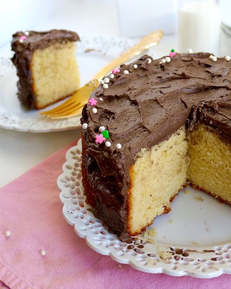 Single Serving Cake Recipe, Small Batch Chocolate Cake, Cake For Two Recipe, Single Serve Cake, Mini Cake Recipe, Yellow Cake Recipe, Small Batch Baking, Chocolate Buttercream Frosting, Dessert For Two