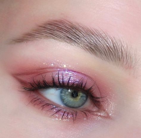 Eyeshadow For Hooded Eyes, Pink Eyeshadow Look, Maquillage On Fleek, Prom Eye Makeup, Cute Eye Makeup, Pink Eye Makeup, Eye Makeup Styles, Makeup Shades, Glitter Eye Makeup