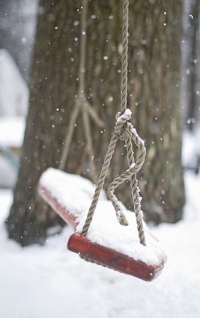 Snowy swing Snowy Lake, Winters Tafereel, I Love Snow, Winter Schnee, Lake Cabin, I Love Winter, Black And White Photograph, Foto Tips, God Jul