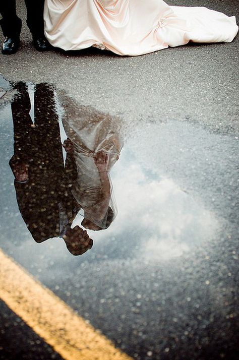 creative wedding photo idea-water reflection Rainy Wedding, Foto Tips, Photo Couple, Jolie Photo, Wedding Shots, Wedding Photography Inspiration, Wedding Pics, Wedding Poses, Here Comes The Bride