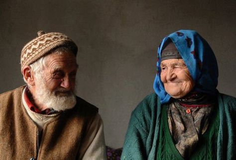 Smiling Elderly Muslim Husband and Wife Couple Mother's Pic, Parents Photography, Earth Baby, Love Psychic, Father Photo, Mother Pictures, The Darkest Minds, Picture Editor, Old Couples