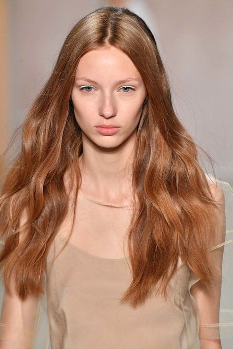 Copper Brown Hair Color, Hair Color Brown Chestnut, Light Red Hair, Dark Blonde Highlights, Red Hair With Highlights, 10 Ways To Wear, Evening Hairstyles, Hair With Highlights, Copper Hair Color