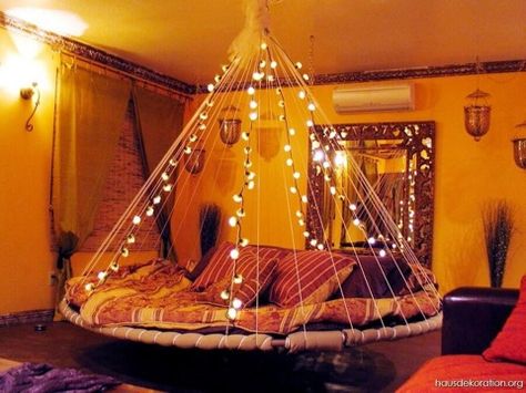 Bedrooms Recycled Trampoline, Diy Porch Swing Bed, Colorful Outdoor Furniture, Circle Bed, Sofa Santai, Diy Swing, Diy Porch Swing, Dreamy Bed, Porch Swing Bed