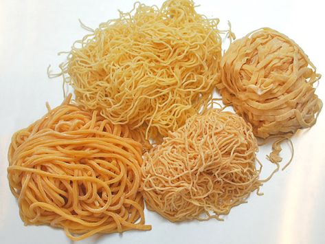 From crispy pan-fried noodles to a bowl of wonton noodle soup, fresh Chinese egg noodles are a staple of Chinese restaurants. Just like Italian pasta or ramen, when cooked properly, they should have a firm bite and springy texture, and the wide variation in thickness and springiness makes Chinese egg noodles some of the most versatile to cook with. Chinese Egg Noodles, Cooking With Ginger, Fresh Egg Noodles, Wonton Noodle Soup, Pan Fried Noodles, Lo Mein Noodles, Wonton Noodles, Chinese Egg, Types Of Noodles