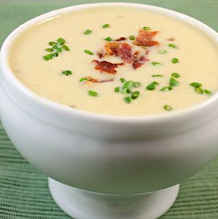 Vichyssoise Recipe, Leek Potato Soup, Cold Soup Recipes, Mashed Potato Pancakes, Leek Potato, Julia Child Recipes, Chilled Soup, Potato Leek, Creamy Potato Soup