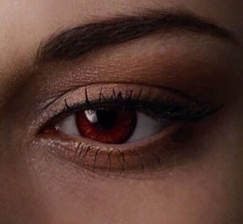 Vampire Eye Color, In Love With A Vampire Aesthetic, Dark Red Eyes Aesthetic, Teen Vampire Aesthetic, Eyes Red Aesthetic, Red Eyes Female, Vampire Eyes Aesthetic, Red Eye Aesthetic, Ginger Vampire