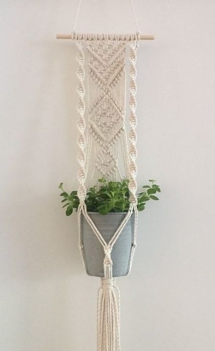 Macrame plant hanger DIY wall pendant Art Macramé, Wall Plant Hanger, Macrame Hanging Planter, Hanging Plant Wall, Fleurs Diy, Diy Macrame Plant Hanger, Macrame Wall Hanging Patterns, Diy Plant Hanger, Macrame Plant Holder