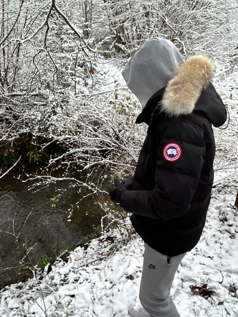 Canada Goose Women Outfits, Mens Hairstyles Curly, Uk Drip, Canada Goose Women, Drip Outfit Men, Luxury Lifestyle Fashion, Future Outfit, Fashion People, Guy Pictures