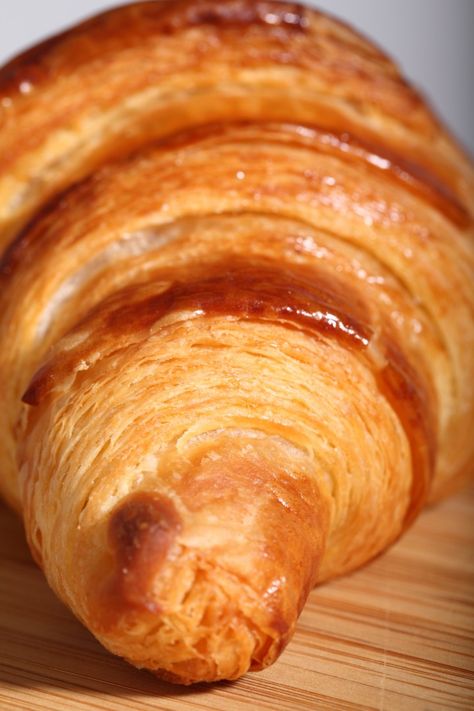 Crossiant Recipes, Crossant Recipes, Resepi Roti, French Croissant, Homemade Croissants, Croissant Dough, Croissant Recipe, Cronut, French Cooking