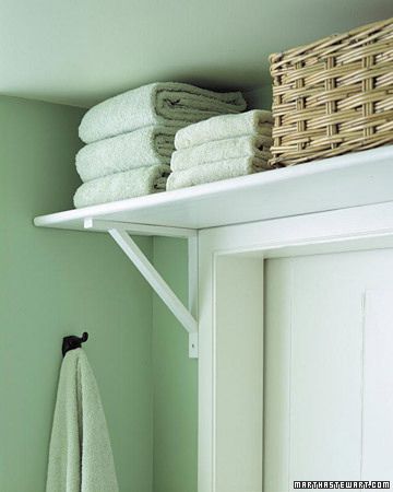 shelf above door - Google Search Små Rum Lidt Plads, Diy Casa, Bathroom Door, Small Bathroom Storage, Bathroom Doors, Door Storage, Kuta, Small Space Living, Space Savers