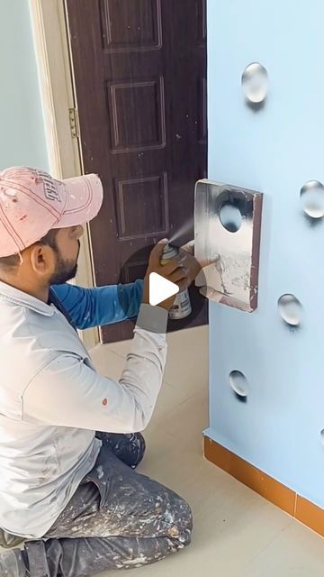 Art Viral 🎨 on Instagram: "Watch how these artists create bubble patterns on walls. Would you like to try it? 🤔

Artist: @aarif_sameja_47 and @artlover_sudam 

#painting #art #trick" Classroom Door Decorating, Duncan Laurence, Faux Painting Techniques, Trick Art, Vehicle Care, Bubble Wall, Bubble Painting, Home Painting, Faux Painting