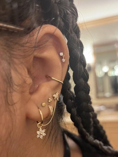 Piercing Stack, Ušný Piercing, Full Ear Piercings, Earring Stacks, Piercing Inspo, Cool Ear Piercings, Pretty Ear Piercings, Cool Piercings, Cute Ear Piercings