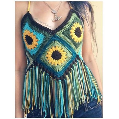 How To Crochet A Granny Square Crop Top In Any Size - The Snugglery Granny Square Häkelanleitung, Squared Clothes, Motifs Granny Square, Black Crochet Dress, Mode Crochet, Trendy Crochet, Crochet Simple, Crochet Halter, Crochet Tank