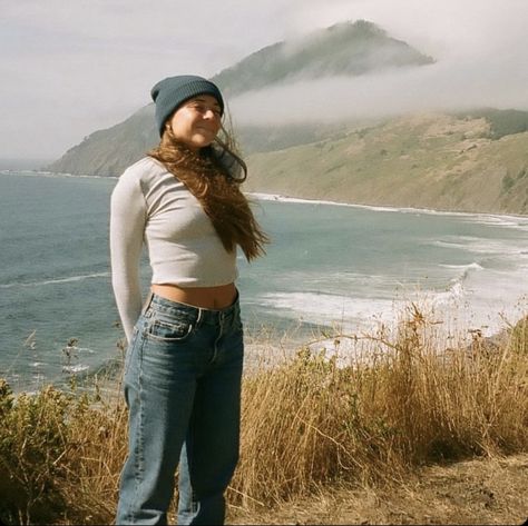 Oregon Coast Aesthetic Outfit, Down To Earth Outfits, Colorado Girl Aesthetic, Farm Girl Aesthetic Outfits, Oregon Aesthetic Clothes, Nature Girl Aesthetic Outfits, Salted Granola Aesthetic Outfits, Winter Surfer Style, Granola Girl Aesthetic Outfits Winter