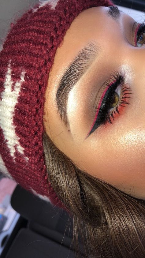 Concert Makeup, Red Eyeliner, Rhinestone Makeup, Makeup Tutorial Foundation, Make Up Tutorials, Face Beat, Red Makeup, Beauty Make-up, Makeup On Fleek