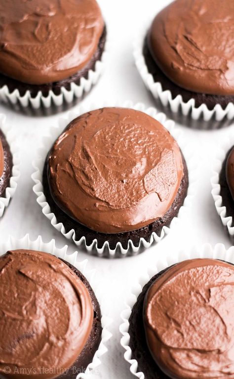 Healthier Muffins, Chocolate Cupcakes From Scratch, Healthy Chocolate Cupcakes, Cupcakes Healthy, Dark Chocolate Frosting, Low Cal Dessert, Best Chocolate Cupcakes, Healthy Dark Chocolate, Cupcakes Easy