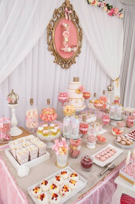 Pink And Gold Decorations, Tårta Design, Pink Dessert Tables, Pink Gold Baby Shower, Pink Desserts, Princess Birthday Cake, Quinceanera Decorations, Gold Birthday Party, Sweet 16 Birthday Party