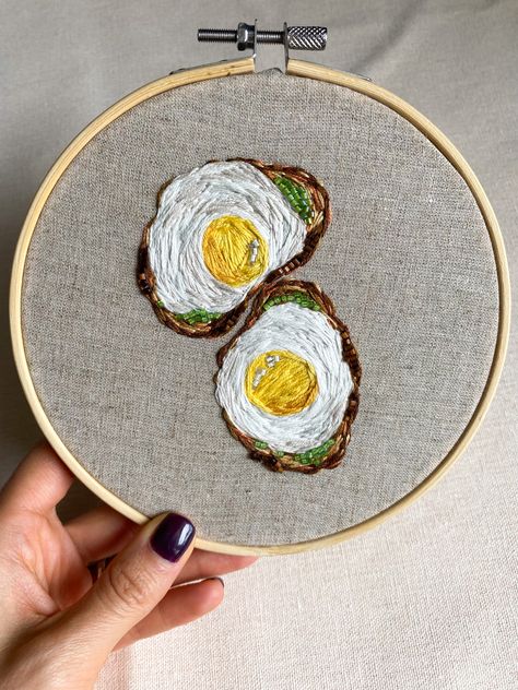 Embroidery hoop art avocado toast with eggs. Kitchen wall decor. Avocado Toast With Egg, Egg Embroidery, Toast With Egg, Avocado Toast Egg, Embroidery Crafts, Embroidered Hoop, Fiber Crafts, Packing Jewelry, Art Kitchen