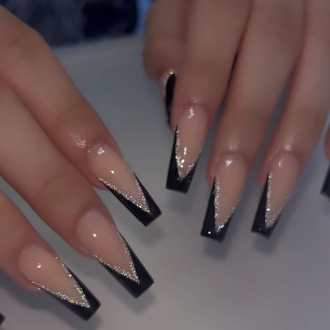 Easy Black Acrylic Nails, Black With Silver Acrylic Nails, Nails For Graduation Black, Prom Nail Designs Silver, Cute Black And Pink Nails Ideas, Black Nails Elegant Classy, Nails Inspiration Black And Silver, Black French Tip Nails Short Coffin, Luxury Acrylic Nail Designs