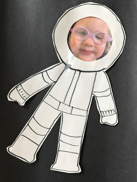 Astronaut Self-Portrait Astronaut Template, Astronaut Activities, Veterans Day Coloring Page, Kindergarten Pictures, Blow Paint, Prek Crafts, Angel Coloring Pages, Teen Crafts, Summer Reading Challenge