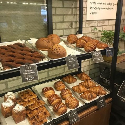 #food #cake #aesthetic #cute Korean Cafe, Bakery Store, Bookstore Cafe, Cake Aesthetic, Bakery Ideas, Cafe Aesthetic, Bakery Desserts, Bakery Shop, Idea Design