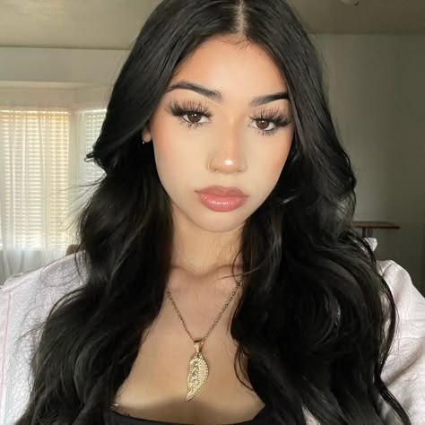 Latina Makeup Looks, Latina Makeup, Pretty Makeup Looks, Birthday Makeup, Cute Makeup Looks, Baddie Makeup, Chilling With Friends, Watch Live, Girls Makeup