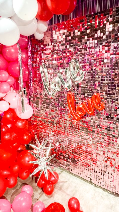 Pink sequin wall decorated with balloons for a beautiful Valentine's backdrop. Valentines venue decoration #backdropwall #sequinwall #eventdecor #valentinesdaydecor #creativeboackdrops #loveballoons Valentines Dance Decorations, Valentine’s Day Backdrop, Valentine's Backdrop, Galentines Event, Sequin Wall Backdrop, Valentines Day Backdrop, Valentines Photo Booth, Bus Business, Victoria Secret Perfume Body Spray