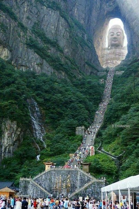 Heaven's Gate in China Zhangjiajie, Amazing Places On Earth, Beautiful Travel Destinations, Incredible Places, Vacation Places, Beautiful Places To Travel, Beautiful Places To Visit, Nature Travel, Travel Around The World