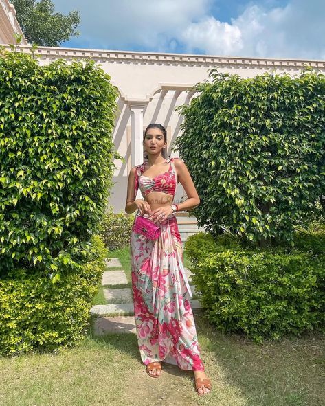 Indowestern Outfits Wedding Women, Juhi Godambe, Outfits For Bride, Indowestern Outfits, Indo Western Outfits, Bridal Trousseau, Pool Party Outfits, Mehendi Outfits, Traditional Indian Outfits