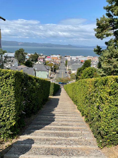 View of the coast of a small town Astoria, Oregon. Oregon House, Astoria Oregon, Oregon Photography, Coastal Grandma, Modern City, Coastal Towns, Oregon Coast, Field Trip, The Coast