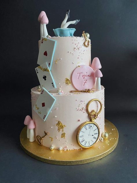 Alice In Wonderland Birthday Cake Simple, Alice In Wonderland Cake Simple, Alice In Wonderland Baby Shower Ideas, Wonderland Cake Ideas, Alice In Wonderland Treats, Alice In Wonderland Cake Ideas, Alice In Onederland Cake, Onederland Birthday Cake, Once Upon A Time Cake