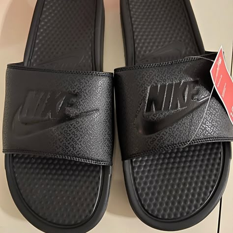 Nike Slippers Brand New Men/Women Color Black Uk Size 14 Nike Slippers, Adidas Slides, Nike Slides, Slippers For Men, Comfy Slippers, Mens Fashion Casual Outfits, Mens Slippers, Shoes Nike, Slip Ons