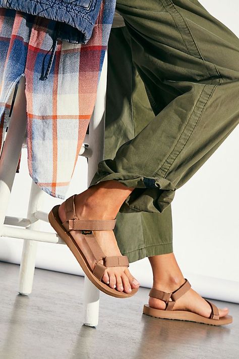 Tan Teva Sandals Outfit, Teva Sandals Outfit Summer, Tevas Outfit, Teva Outfit, Sand Dunes Outfit, Teva Sandals Outfit, Teva Sandal, Sandals Outfit Summer, Teva Original Universal