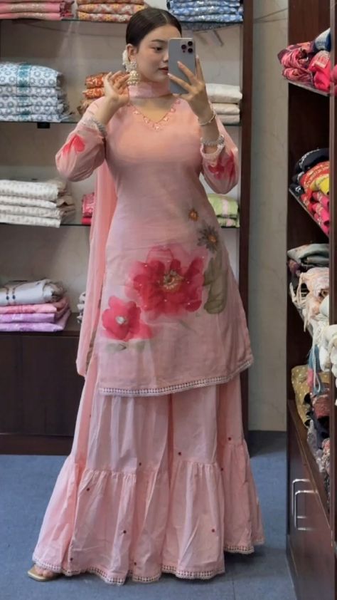 Garara Dress, Chunky Dad Sneakers, Stylish Kurtis Design, Salwar Kamiz, Pakistani Fancy Dresses, Beautiful Pakistani Dresses, Desi Fashion Casual, Modest Dresses Casual, Dad Sneakers