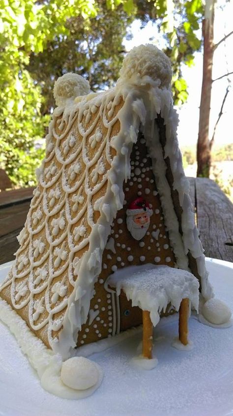 Triangle Gingerbread House Ideas, A Frame Gingerbread House Ideas, A Frame Gingerbread House Template, A Frame Gingerbread House, Small Gingerbread Houses, Royal Icing Gingerbread House, Gingerbread Town, Gingerbread Designs, Homemade Gingerbread House