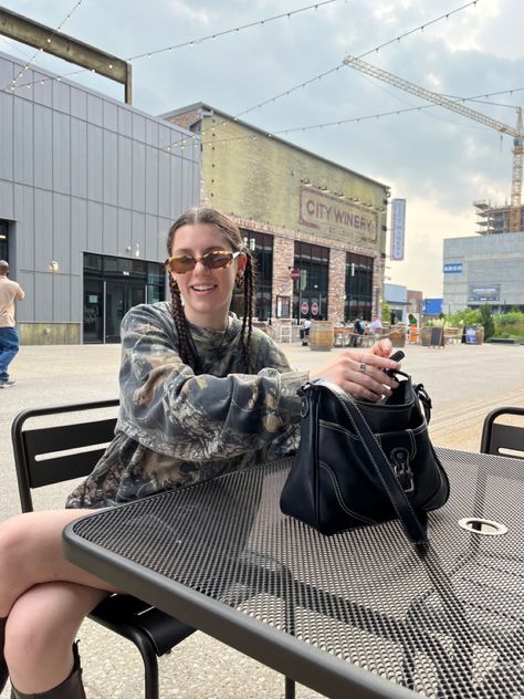 streey style, camo aesthetic, braided pigtails Camo Bag Outfit, Camo Shirt Outfit, Camo Hoodie Outfit, Camo Aesthetic, Braided Pigtails, City Girl Style, Camo Bag, University Outfit, Hoodie Aesthetic