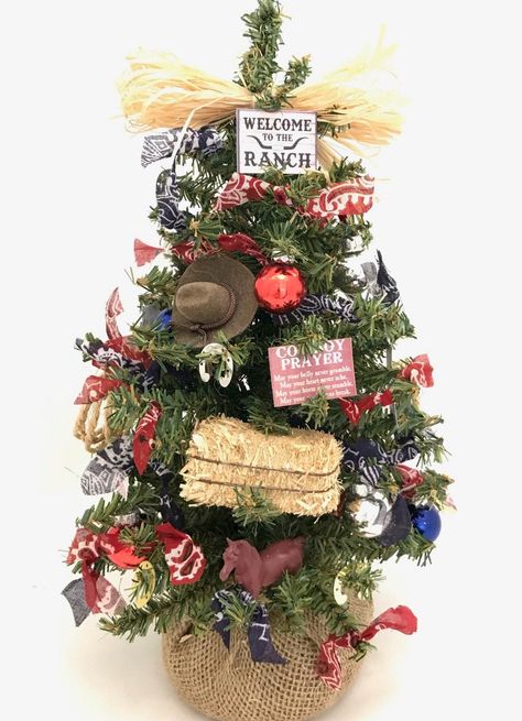 Small Western Christmas Tree, Horse Themed Christmas Trees, Cowboy Hat Tree Topper, Christmas Hay Bale Decor, Holiday Merchandising, Cowboy Christmas Decorations, Southwest Christmas Decor, Cowboy Christmas Tree, Texas Christmas Tree