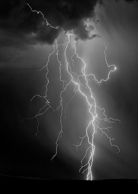 Lightning Photos, Lightning Photography, Black And White Landscape, Thunder And Lightning, Lightning Storm, Black Lightning, Gray Aesthetic, Lightning Strikes, Black And White Aesthetic