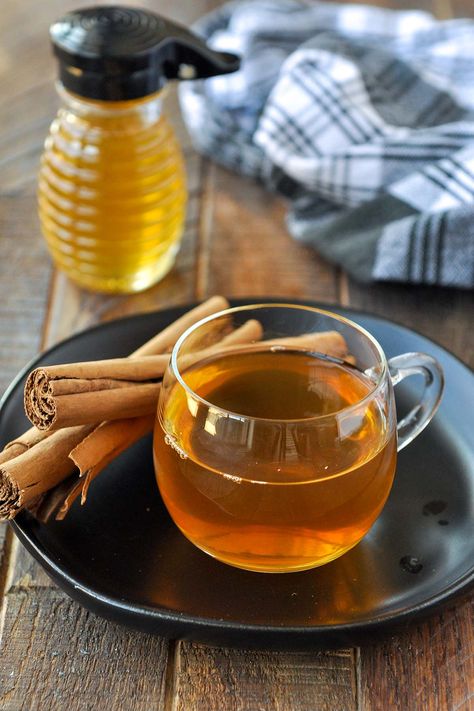 Te de Canela, or cinnamon tea, is the best tea to keep you warm during cold & flu season. This simple tea recipe only needs two ingredients. Cinnamon And Honey Tea, Canela Tea Mexican, Chia Tea, Recipe With Ginger, Teas Recipes, Sweet Tea Recipes, Cinnamon Benefits, Easy Teas, Ginger Honey