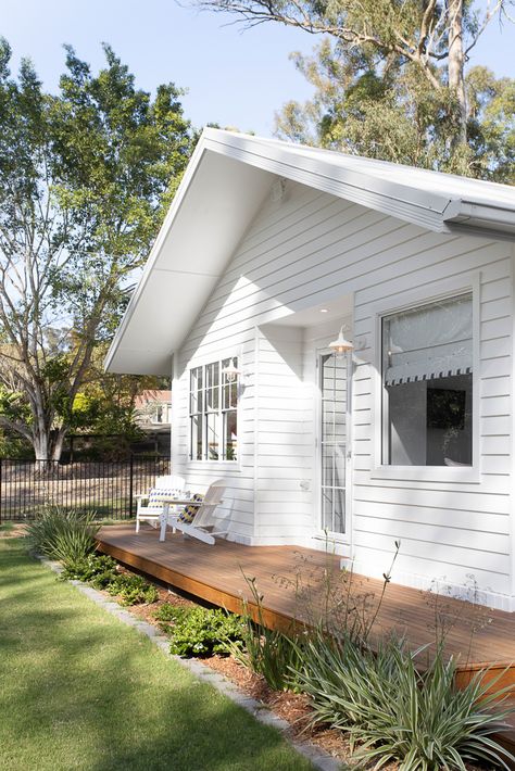 Small Hamptons House Exterior, Sandstone Porch, Coastal Homes Exteriors Florida, Coastal Shack, Small Beach House Exterior, Vintage Vanity Aesthetic, White Weatherboard House, Spot Light Photoshoot, Coastal Farmhouse Exterior