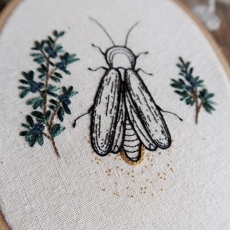 Fireflies Embroidery, Juniper Embroidery, Firefly Embroidery, Lantern Embroidery, Beaded Clothes, Insect Embroidery, Embroidery Designs Ideas, Bugs Embroidery, Boho Embroidery