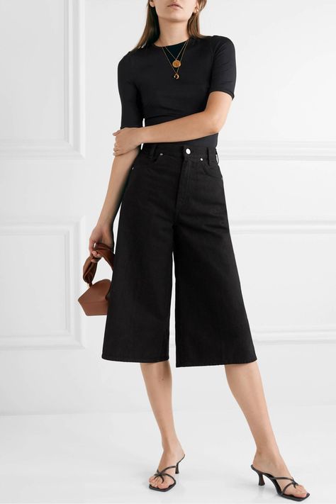 Culottes Versus Gaucho Pants—What's the Difference? | Who What Wear Black Cullotes Outfits, Goucho Pants, Copenhagen Fashion Week Street Style, Net Sustain, Denim Culottes, Gaucho Pants, Human Reference, Pant Trends, Copenhagen Fashion Week