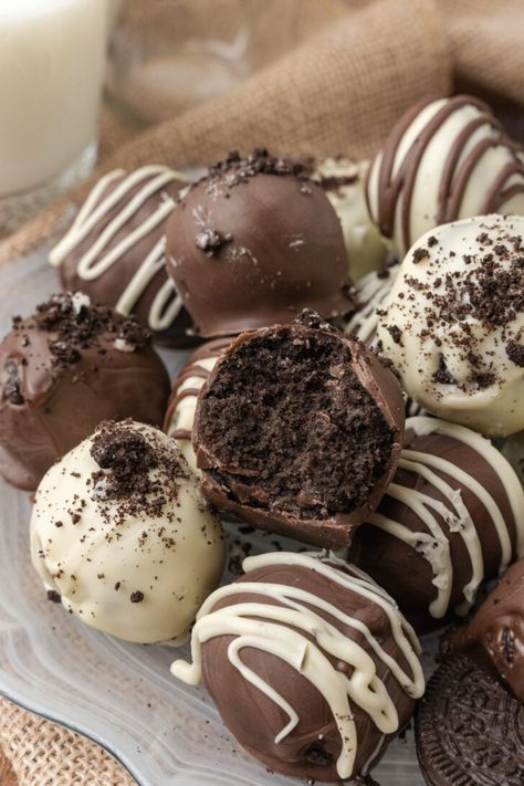 Best Holiday Ham Recipe, Oreo Truffle Balls, Truffle Balls, Holiday Ham Recipes, Oreo Truffle, Cookie Truffles, Oreo Truffles Recipe, A Southern Soul, Dessert Bites