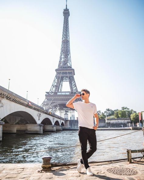 Photoshoot Session in Paris - Limitless Secrets Pic Ideas In Paris, Photography In Paris, Europe Street Photography, Paris Photo Poses, Paris Ideas Photography, Paris Photo Ideas Men, Paris Men Outfit, Eiffel Tower Poses, Paris Poses Photo Ideas