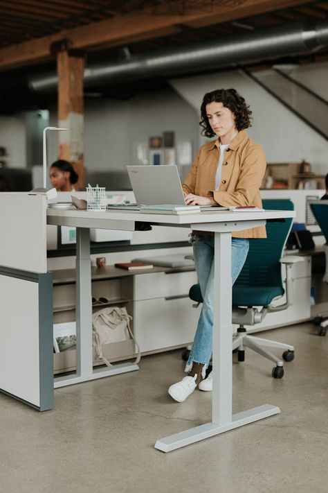 Upside™ height-adjustable table encourages posture changes to promote movement and well-being, so people can comfortably do their best work. An affordable workspace solution with design flexibility and extended adjustability, learn more about Upside™ on our website. #NeoCon2020 #Table #HeightAdjustable #Versatile #OfficeFurniture Adjustable Height Desk Office, Height Adjustable Table Office, Height Adjustable Desk Office, Adjustable Work Table, Standing Table Office, Working Table Office, Office Work Table, Adjustable Table Height, Adjustable Height Work Table